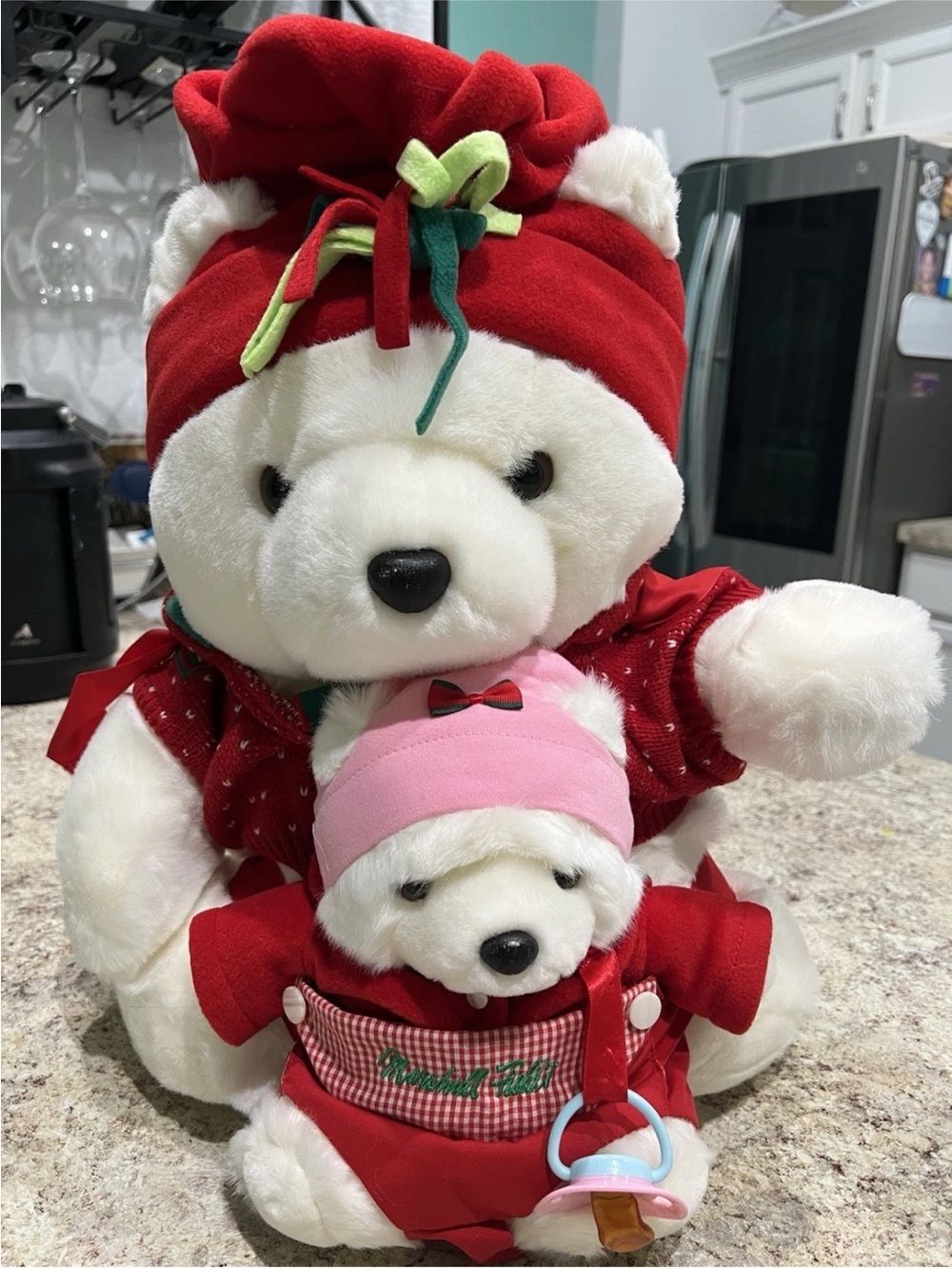 Marshall Fields “Santabear Family” 2002